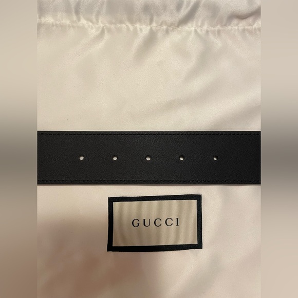 Mens Gucci black belt with gold buckle. - Picture 7 of 9